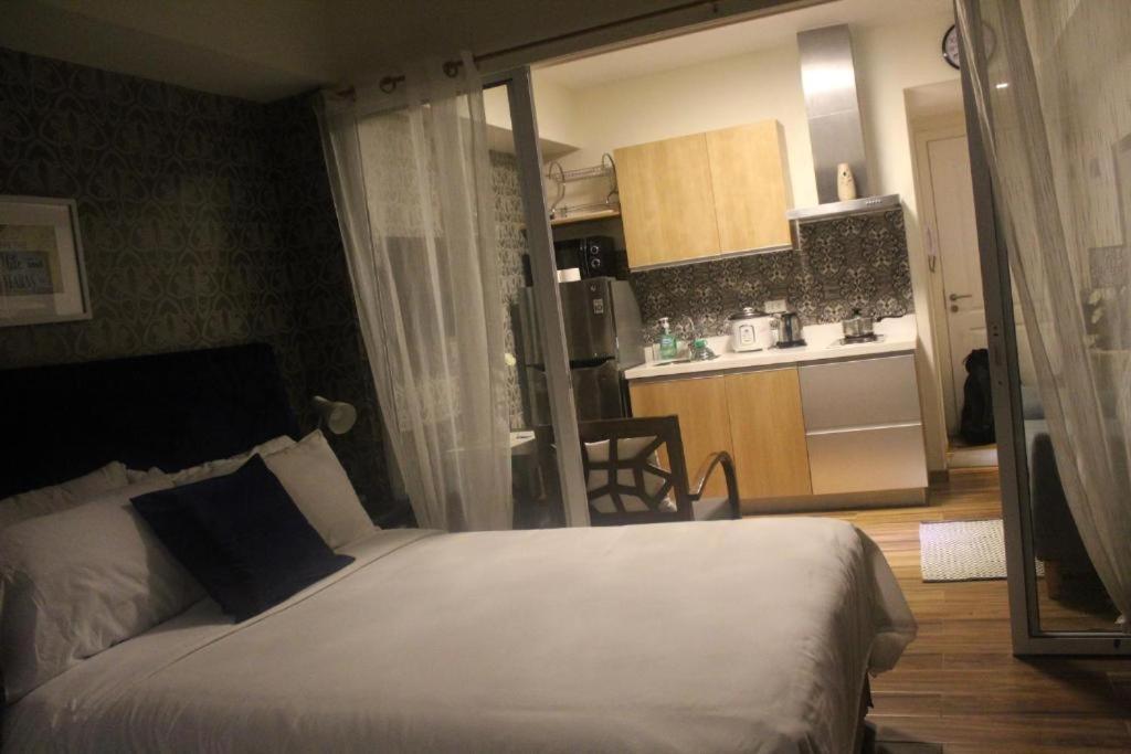 Azure C2 Balcony Wifi Near Mall Airport Multiple Units Paranaque City Екстериор снимка