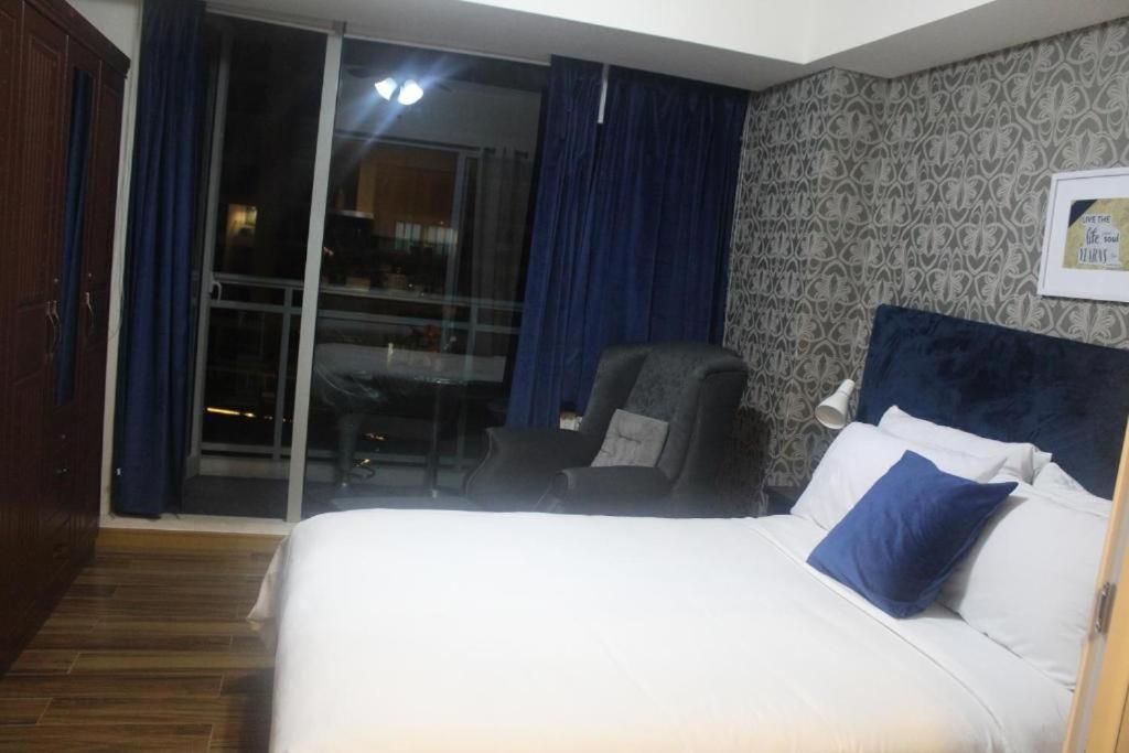 Azure C2 Balcony Wifi Near Mall Airport Multiple Units Paranaque City Екстериор снимка